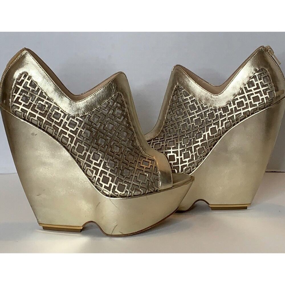 NICHOLAS KIRKWOOD Gold BERGDORF UNWORN WEDGE 10